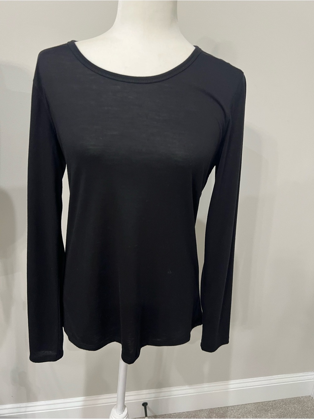 Old Navy Active Go Dry Classic Black Long-Sleeve Women's Top Size M